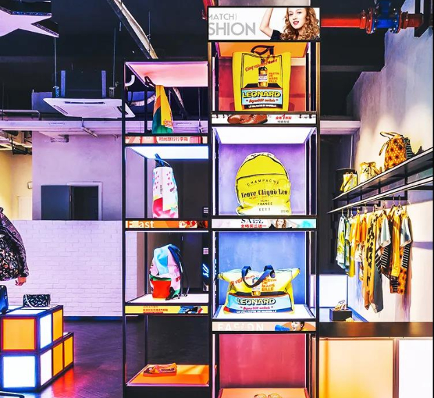 條形屏鞋服專賣店應(yīng)用：實(shí)時(shí)展示貨品信息